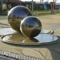 Фонтан из 2 стальных шаров (518906) ∅ 1 и ∅ 1,5 м. Грязи
