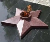 Звезда вечного огня красный полированный гранит в Грязях (518533)