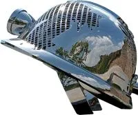 Каска - скульптура абстрактная скульптура из нержавеющей стали на заказ — Грязи  